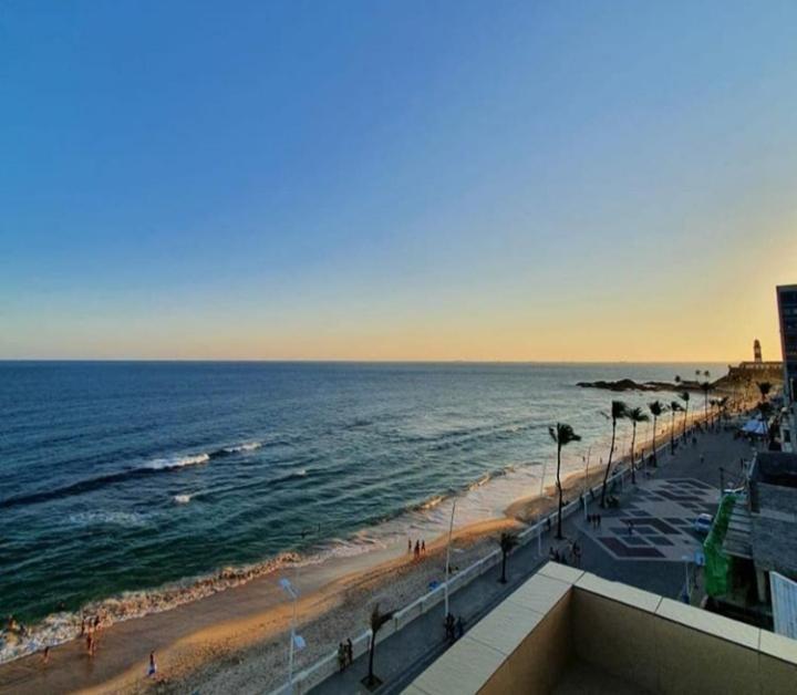 Belíssimo Flat direto na praia da Barra - Flat beira mar no circuito do Carnaval Salvador Exterior foto